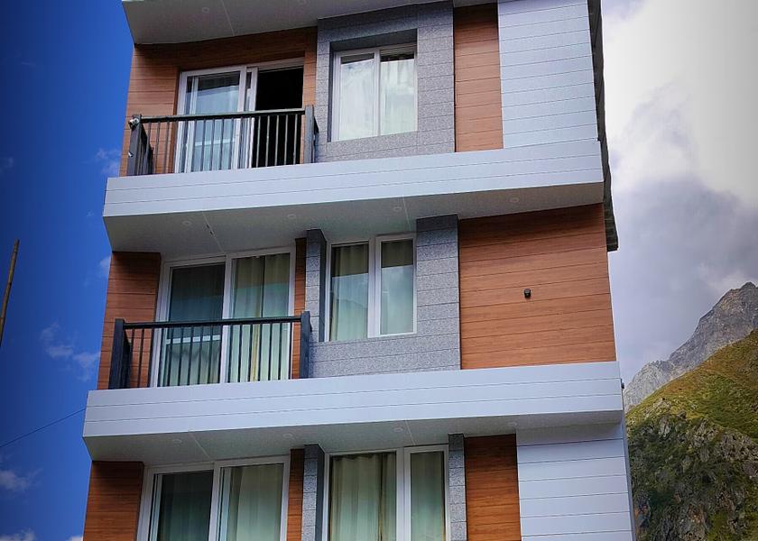 Uttarakhand Badrinath Hotel Exterior