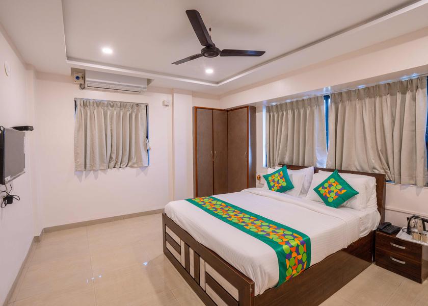 Maharashtra Pune Deluxe Room