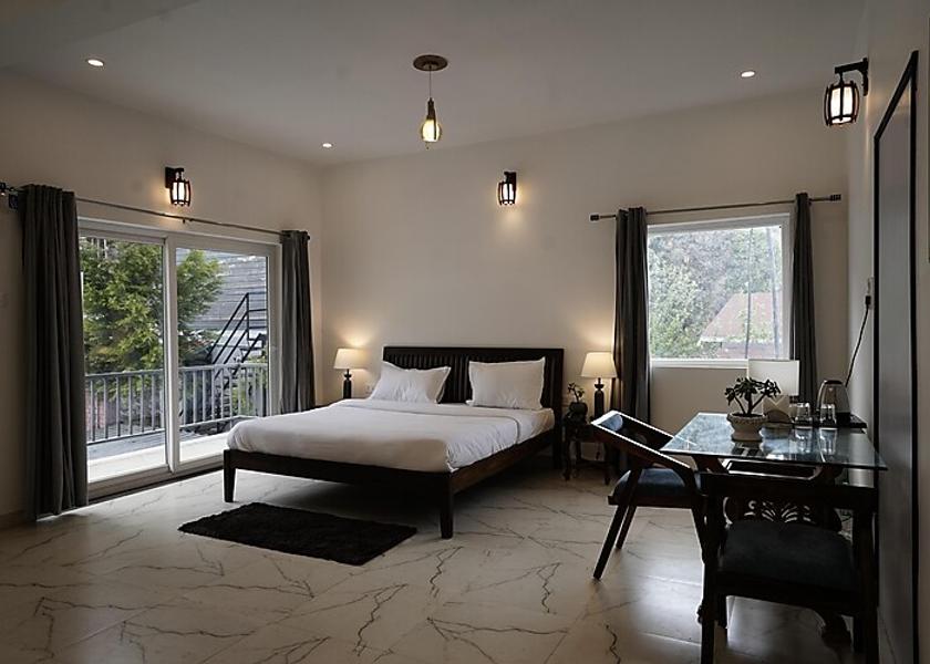 Uttarakhand Bhimtal Luxurious Standard Room With Himalayan View And Courtyard