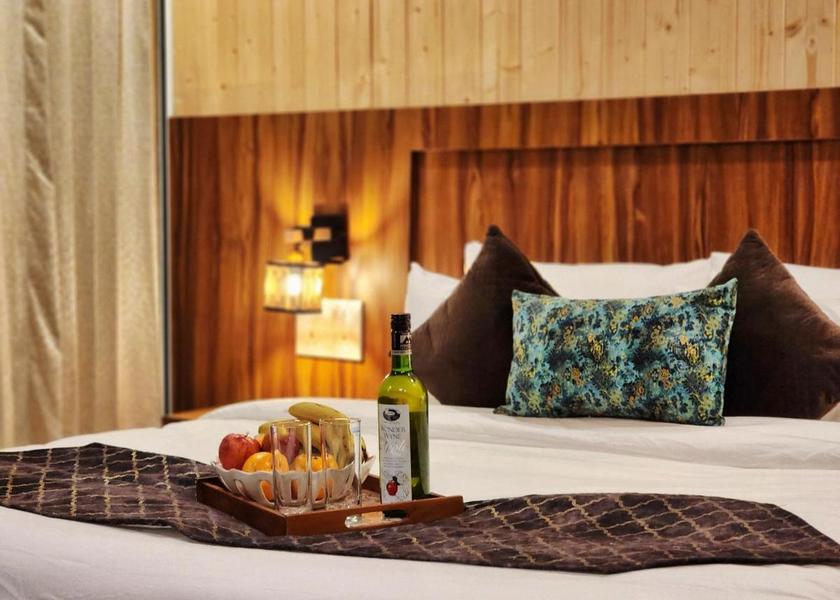 Himachal Pradesh Parwanoo Luxury Cozy Room  with Balcony Jungle View