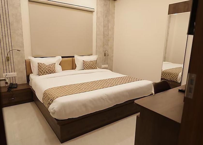Uttar Pradesh Varanasi Deluxe Room