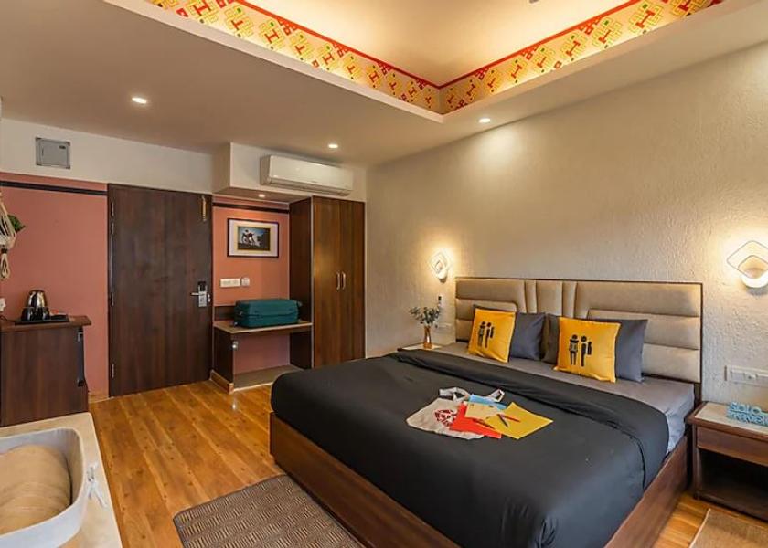 Himachal Pradesh Dharamshala Deluxe Double Room with Balcony and Mountain View