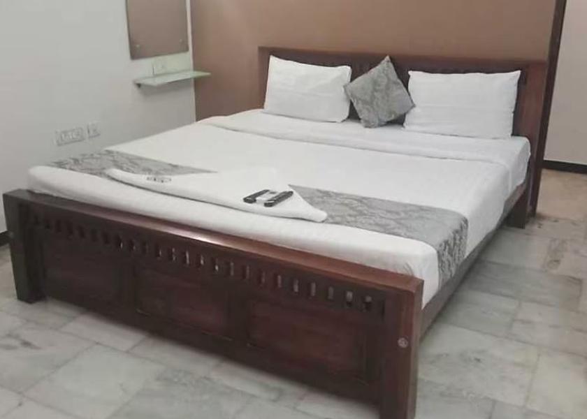Tamil Nadu Chennai Deluxe Triple AC Room