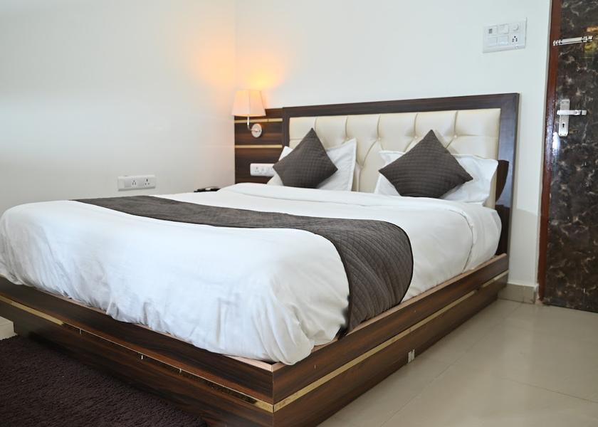 Uttar Pradesh Mau Deluxe King Room