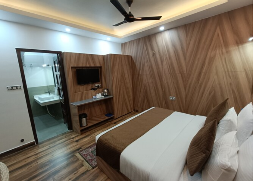 Himachal Pradesh Dalhousie Luxury Cottage With Balcony