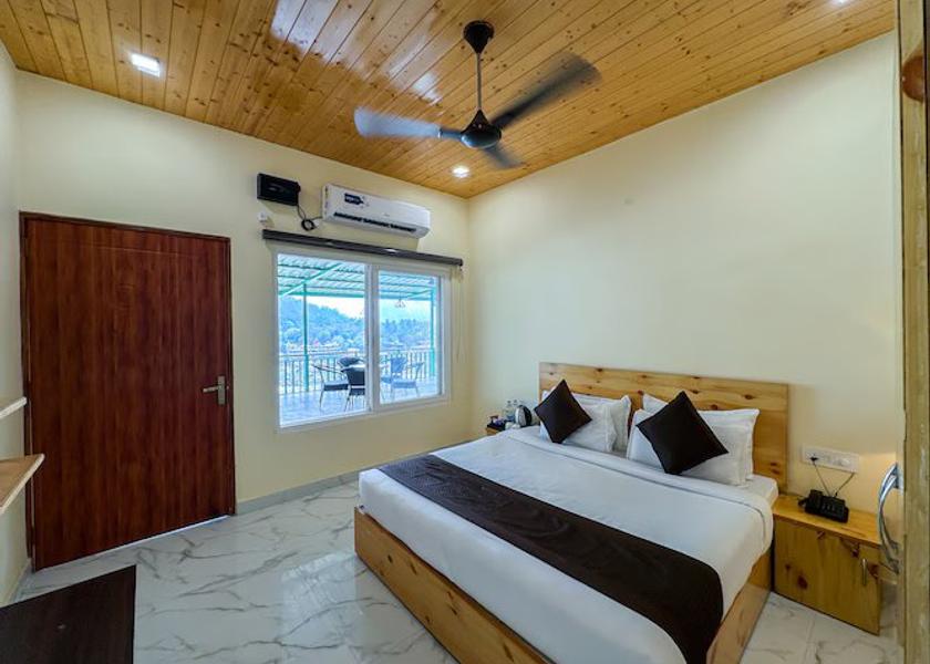 Uttarakhand Rishikesh Premium Room with River View Balcony