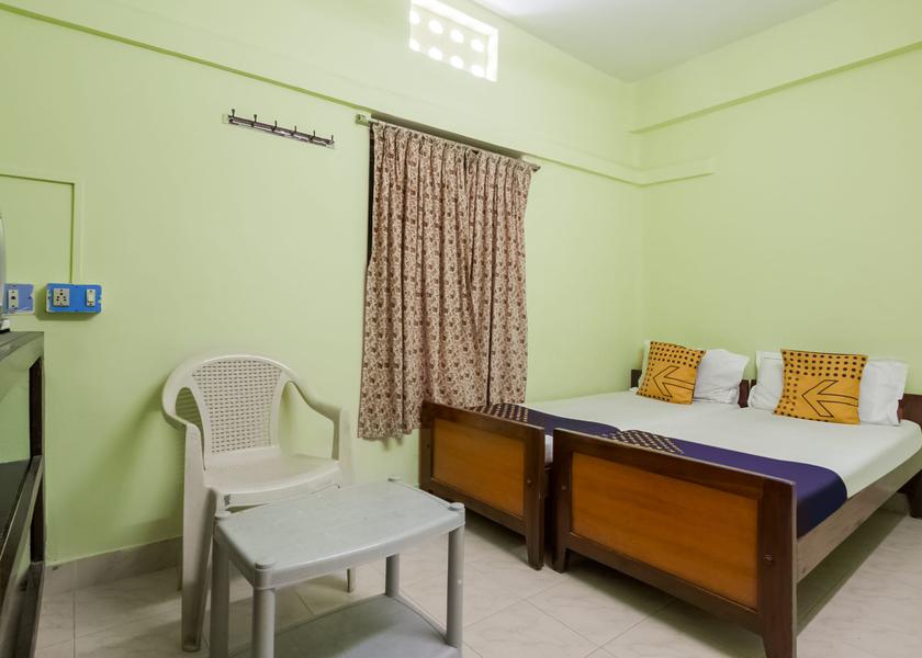 Tamil Nadu Courtrallam Room