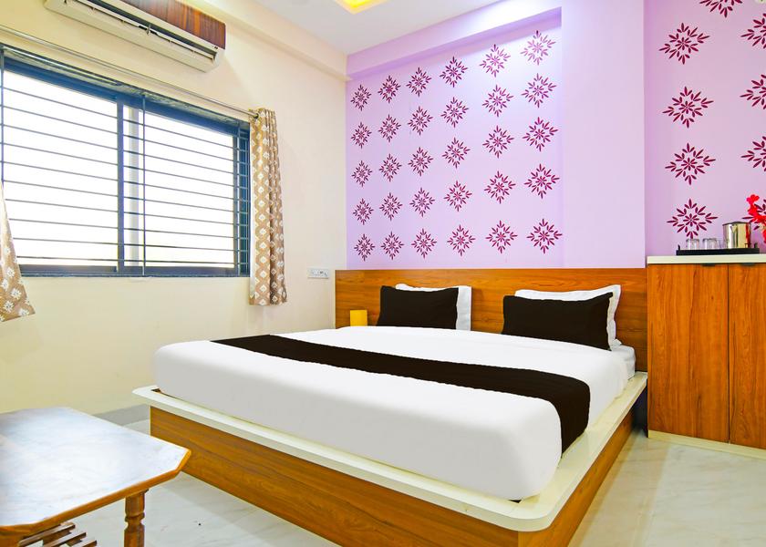 Madhya Pradesh Indore Room