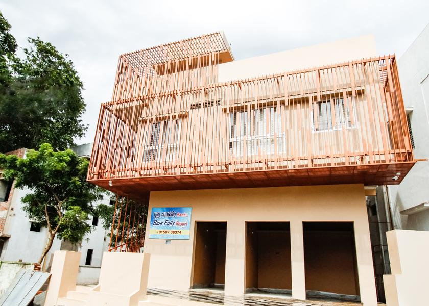 Tamil Nadu Courtrallam Facade