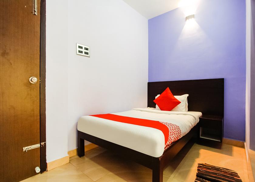 Tamil Nadu Courtrallam Room