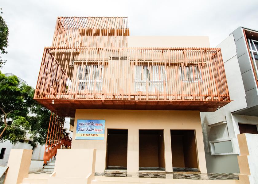 Tamil Nadu Courtrallam Facade