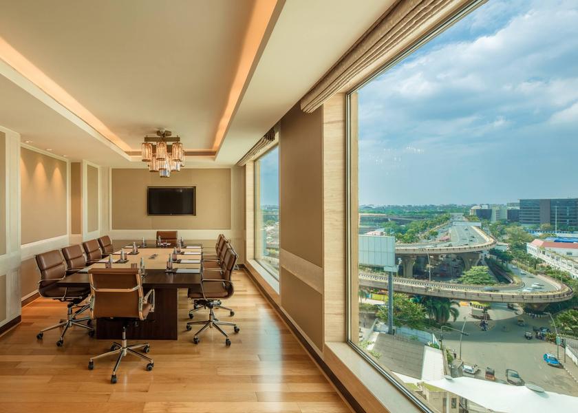 Maharashtra Mumbai Executive Lounge Meeting Room