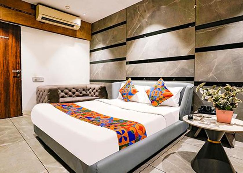 Gujarat Surat Suite Room