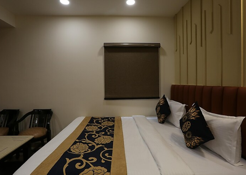 Delhi Delhi Family Room