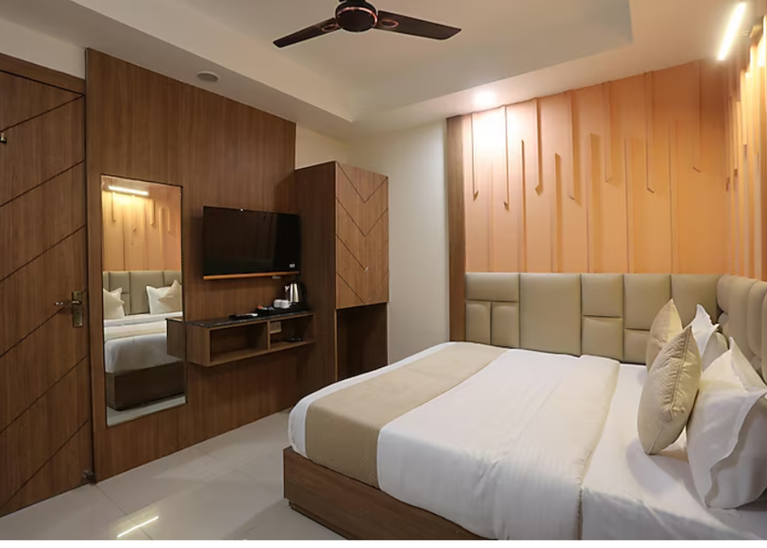 Delhi Delhi Family Room