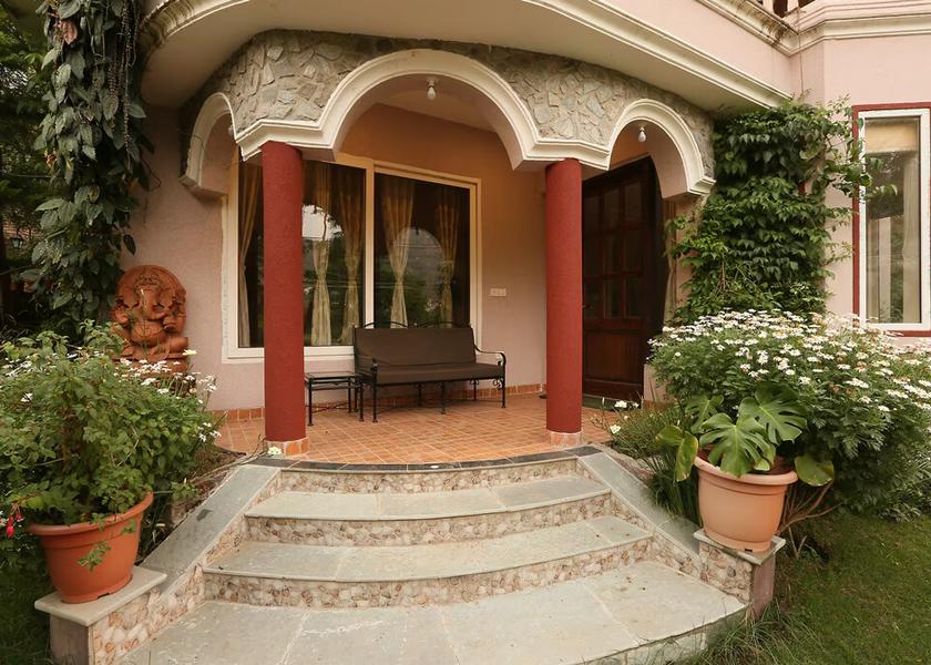 Uttarakhand Bhimtal Hotel Exterior