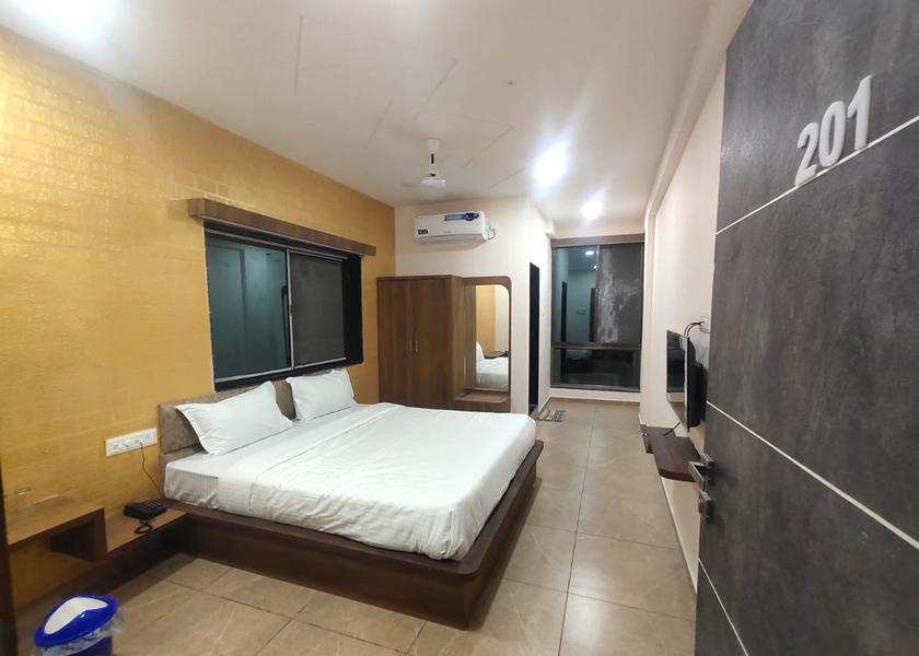Gujarat Rajpipla Deluxe Room