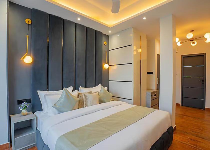 Uttarakhand Haridwar Standard Suite with Bathtub and Ganges View