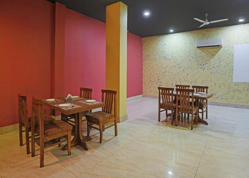 Delhi Delhi Dining Area