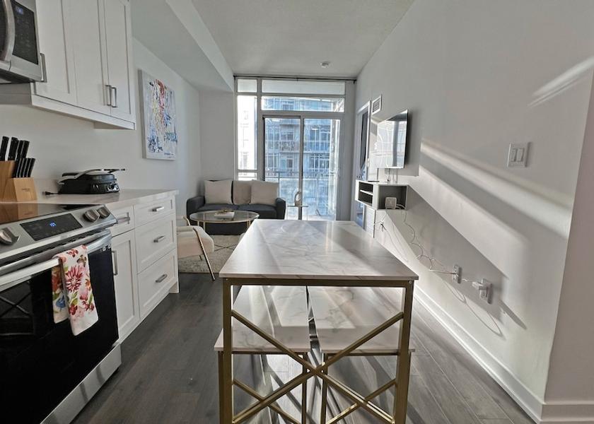 Ontario Toronto In-Room Dining