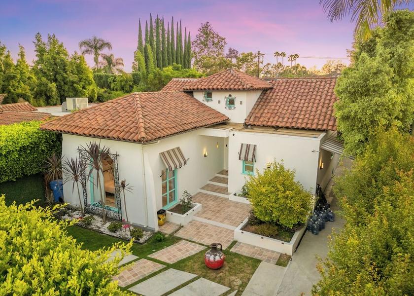 California Los Angeles Exterior Detail