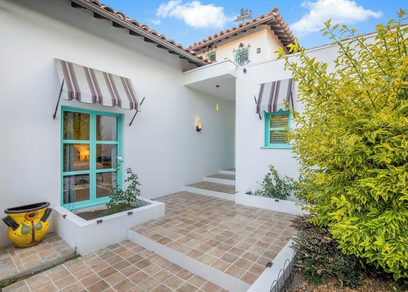 California Los Angeles Exterior Detail