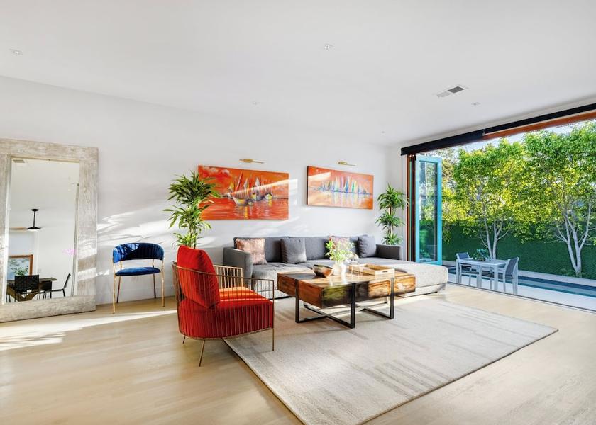 California Los Angeles Living Area