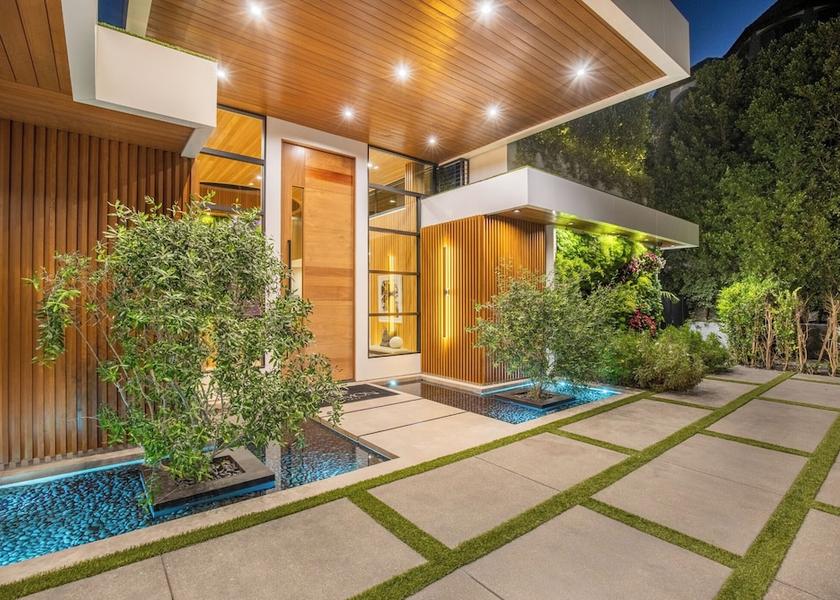 California Los Angeles Exterior Detail