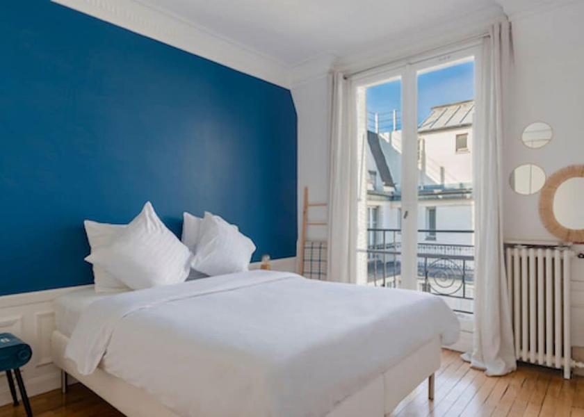 Ile-de-France Paris Room