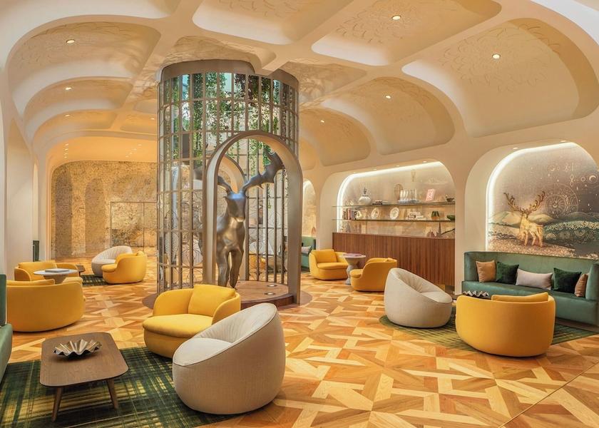  Budapest Lobby