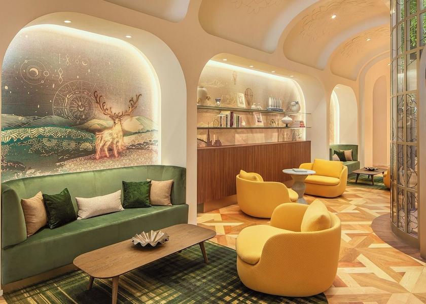  Budapest Lobby