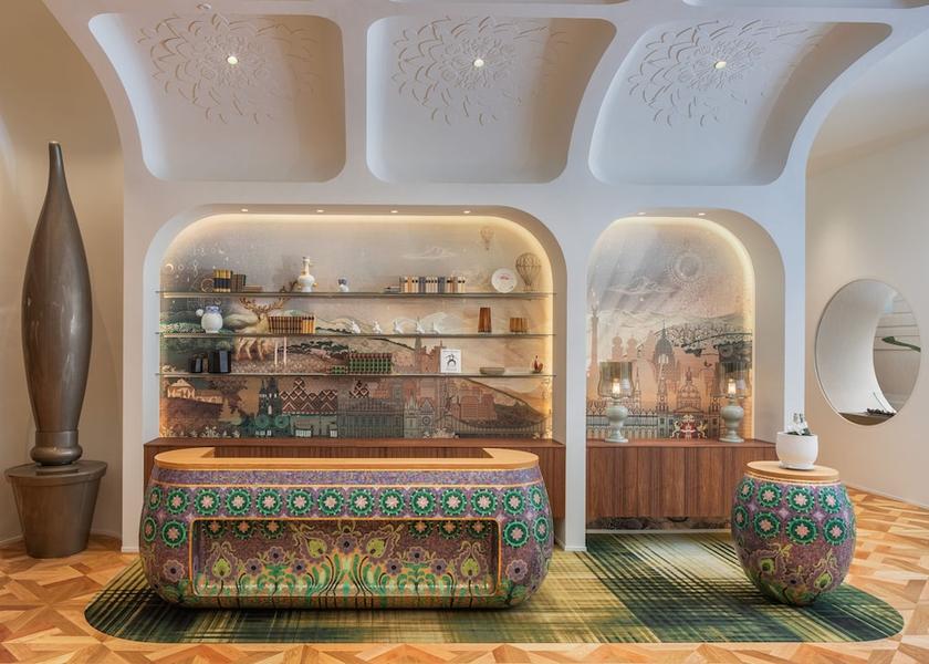  Budapest Lobby