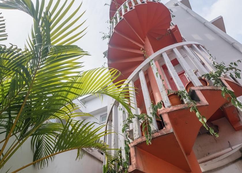  Singapore Exterior Detail