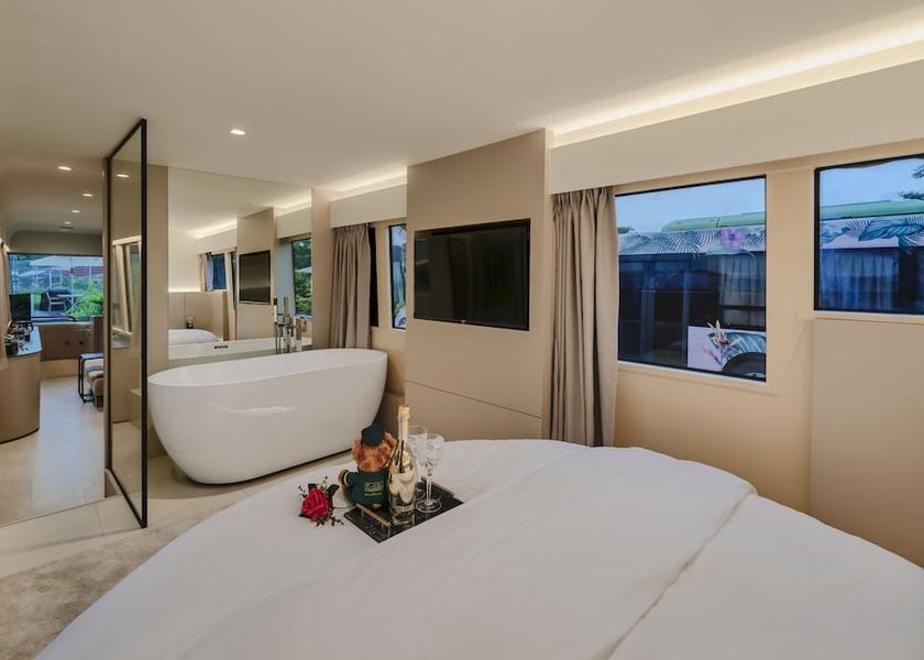  Singapore Deep Soaking Bathtub