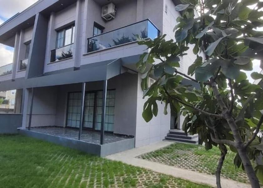  Istanbul Exterior Detail