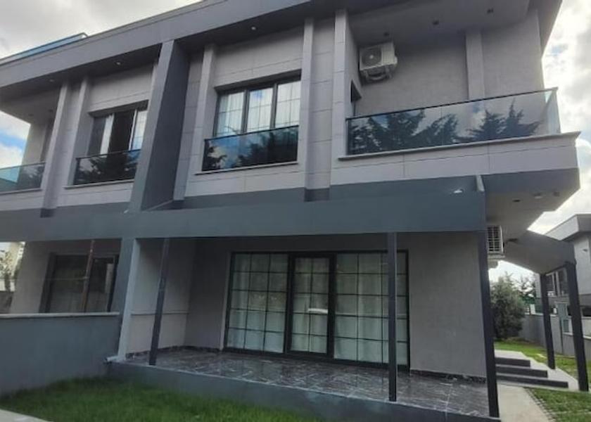  Istanbul Exterior Detail