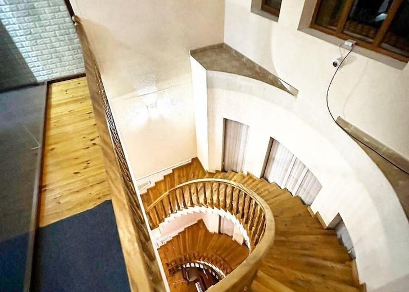  Tashkent Staircase