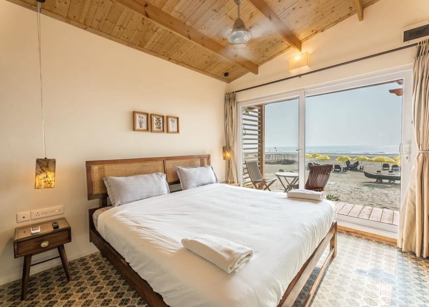 Goa Morjim Super Deluxe room