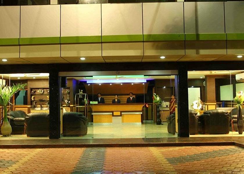Kerala Karunagappalli Hotel Exterior