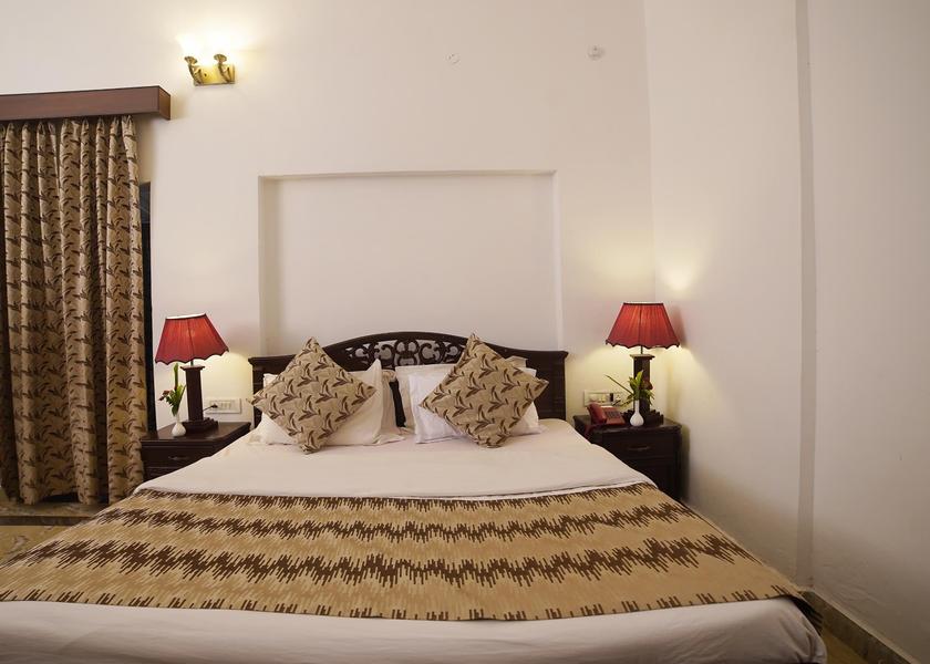 Madhya Pradesh Pachmarhi AC Room