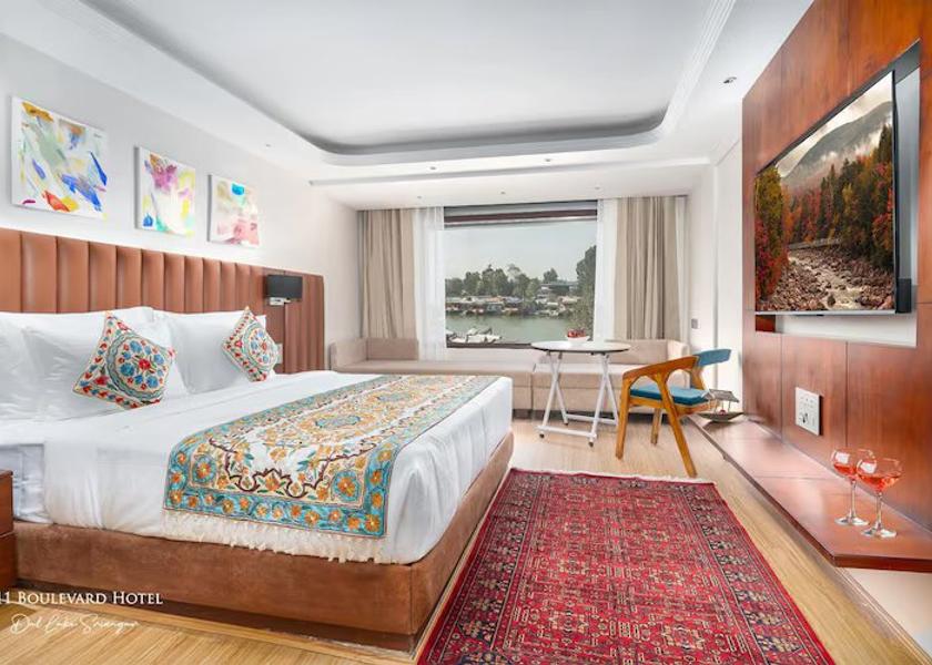 Jammu and Kashmir Srinagar Lake View Room