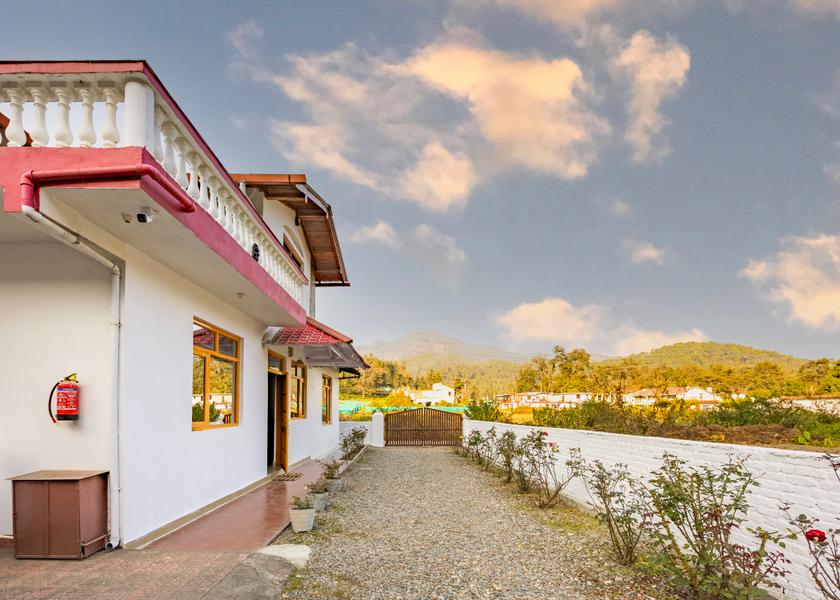 Uttarakhand Bhimtal Hotel Exterior