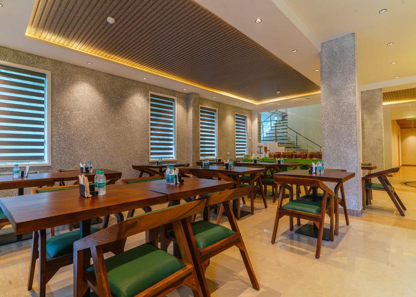 Delhi New Delhi Dining Area