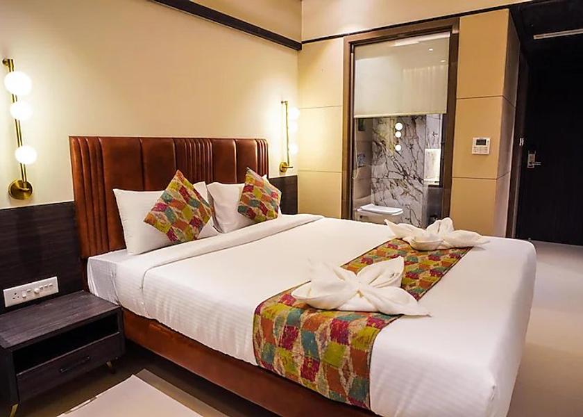 Maharashtra Thane Deluxe AC Room