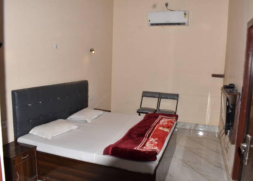 Uttar Pradesh Pilibhit Standard Room