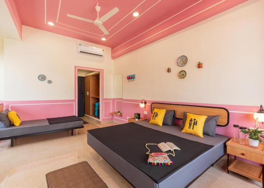 Rajasthan Jaipur Deluxe Triple Room with Fort View