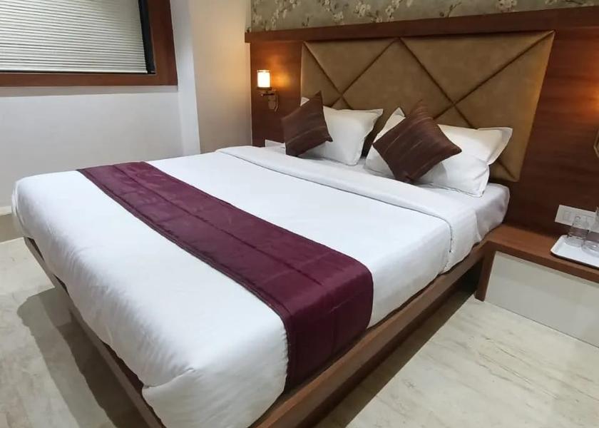 Maharashtra Thane Deluxe AC Room