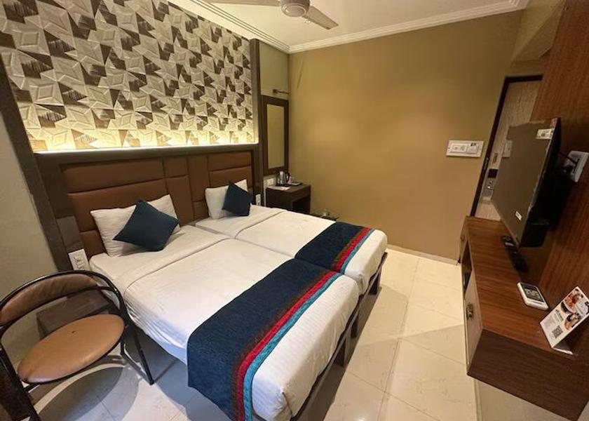 Maharashtra Thane Deluxe Room