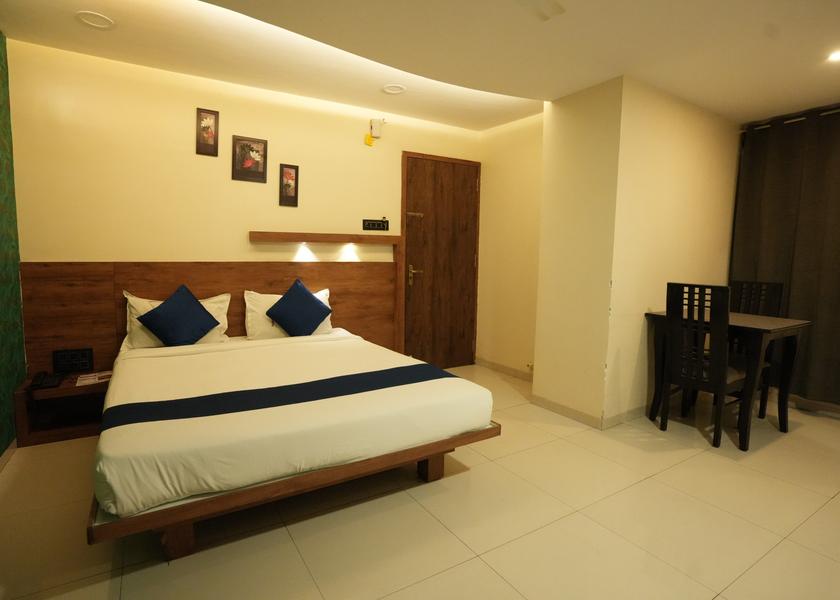 Maharashtra Pune Deluxe AC Room