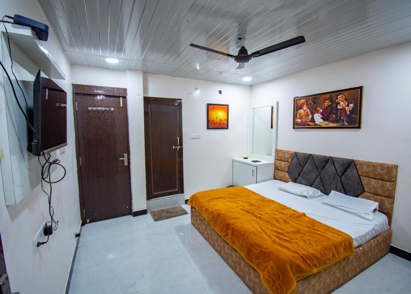 Madhya Pradesh Ujjain DELUXE SINGLE BED ROOM